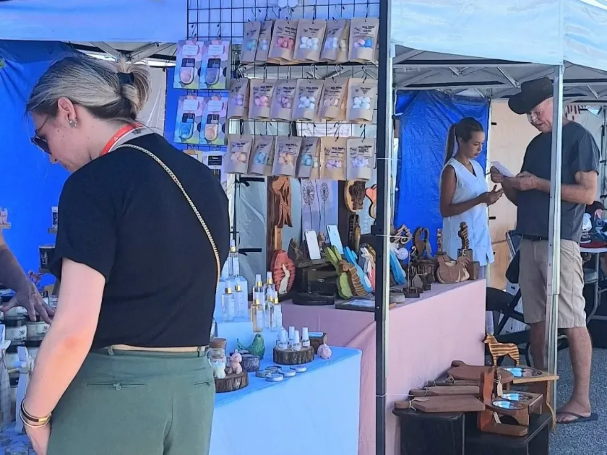 Feira do Empreendedor movimenta a Beira-Mar de São José neste sábado (27)