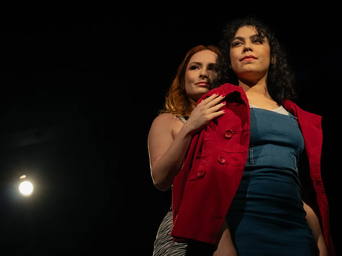 Azul da Prússia: peça de teatro gratuita em Florianópolis explora dramas familiares
