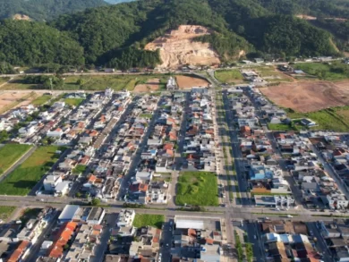 Famílias de Itajaí podem conquistar desconto em loteamentos por meio do Programa de Lotes Populares