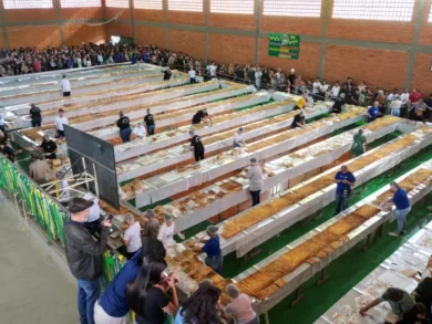 A maior cuca do Brasil reuniu moradores e visitantes nas comemorações de Blumenau