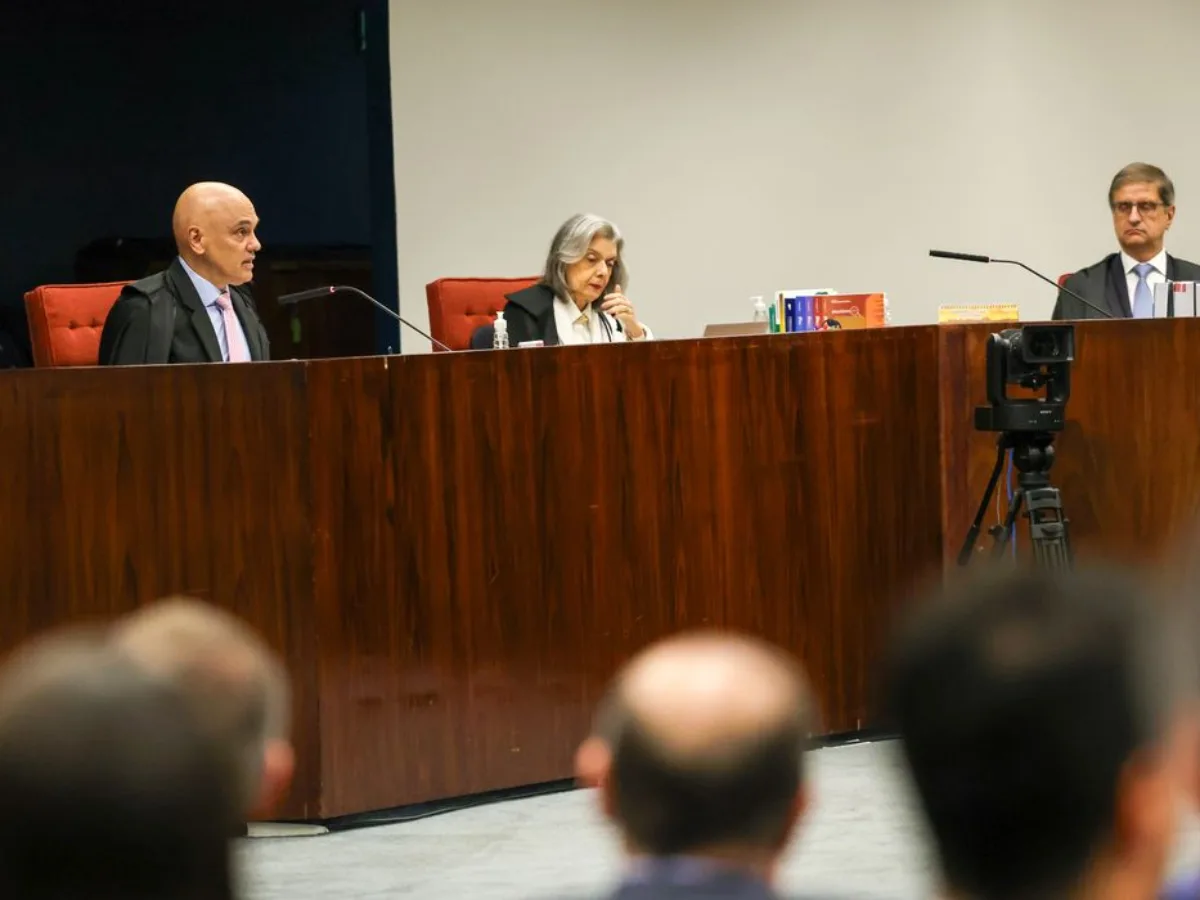 Ministro Alexandre de Moraes declara que atos de Bolsonaro configuram tentativa de golpe