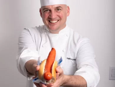 Chef alemão traz a Bratwurst autêntica para a Oktoberfest Blumenau