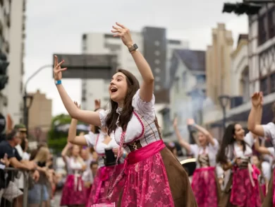 Inscrições para os desfiles oficiais da Oktoberfest Blumenau 2025 estão abertas