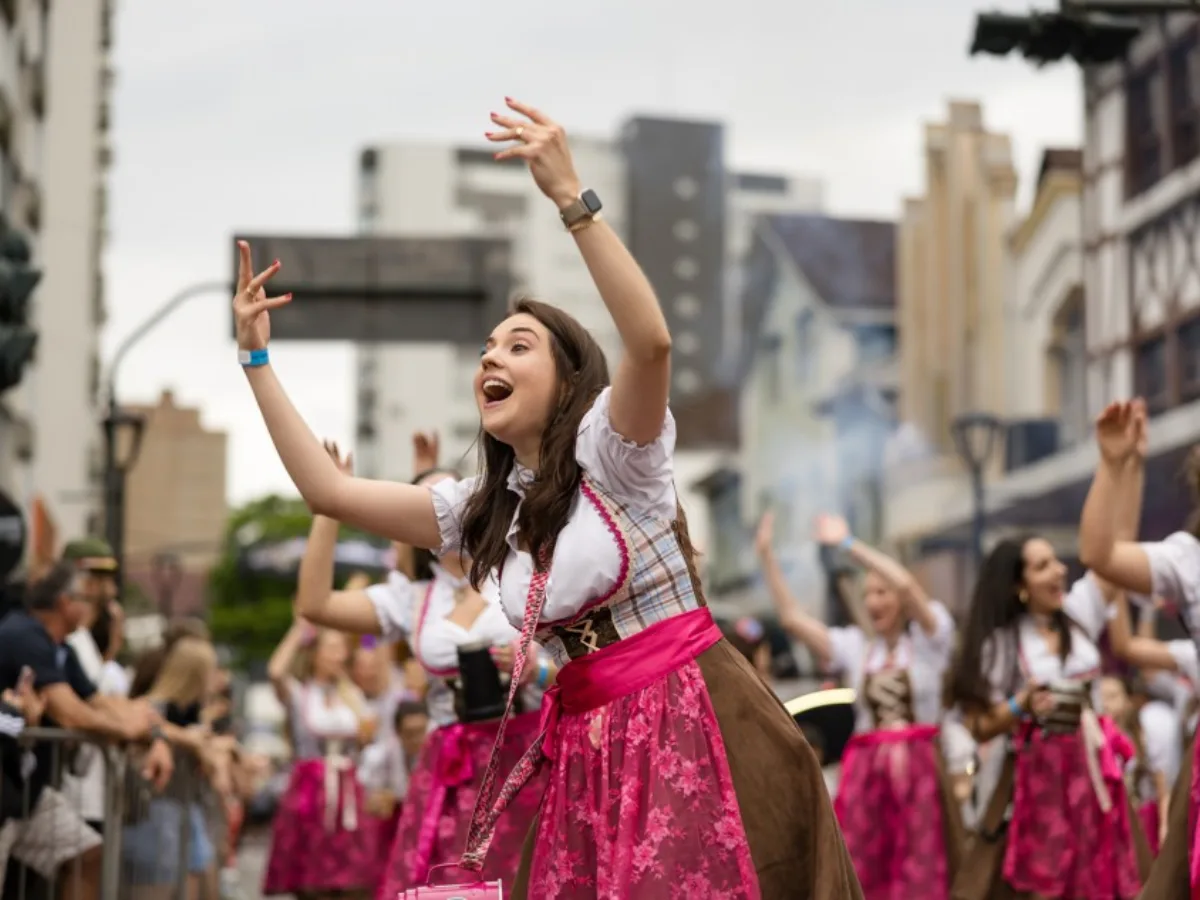 Inscrições para os desfiles oficiais da Oktoberfest Blumenau 2025 estão abertas
