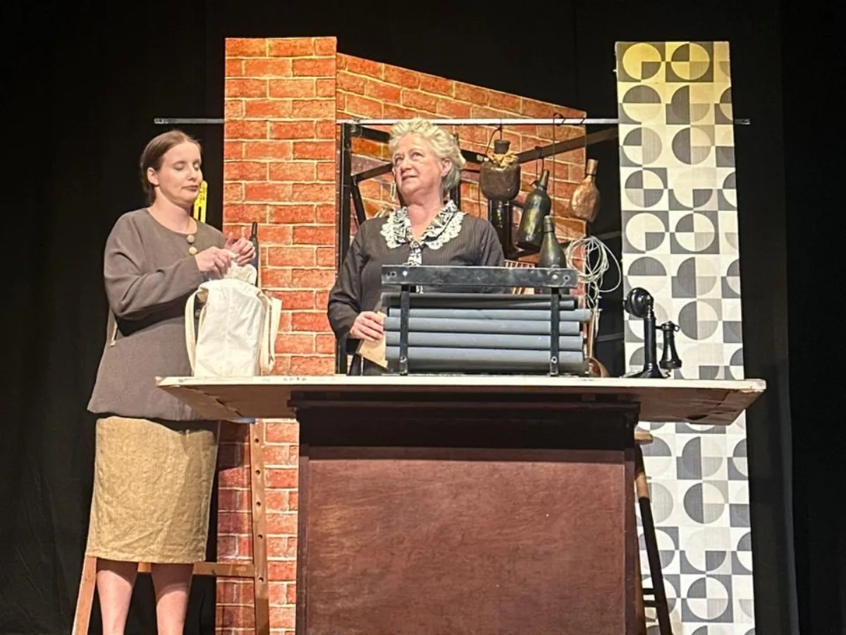 “Brecht²” em cartaz no Teatro Carmen Fossari