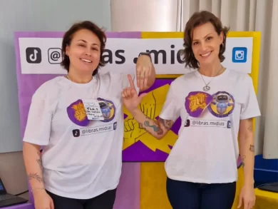 Professoras da Rede Municipal de Florianópolis desenvolvem apostila inédita e personalizada de Libras para crianças