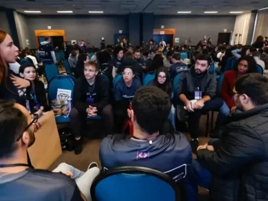 Programa Educação que Transforma promove experiências de empreendedorismo para jovens catarinenses