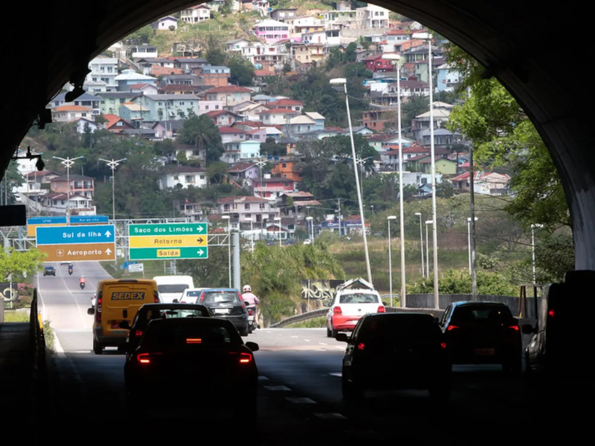 Trânsito terá faixa interditada durante obras no tunel Antonieta de Barros