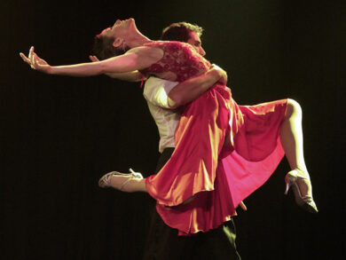 Espetáculo que conta a história do tango estreia no Brasil