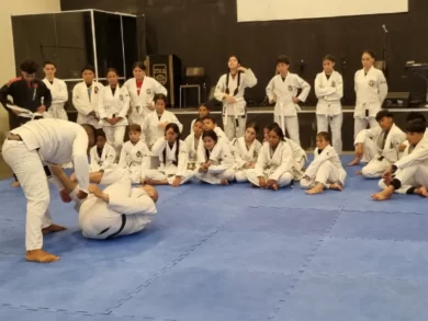 Aulas gratuitas de Jiu-Jitsu em São José ajudam jovens a desenvolver disciplina e respeito