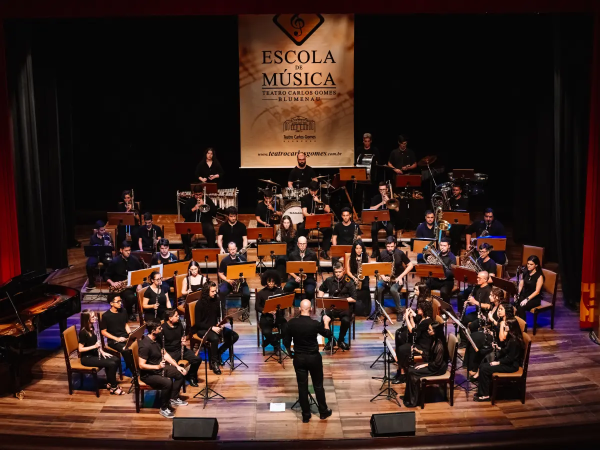 Concerto comemora 10 anos da Banda Filarmônica e do Grupo de Cordas da Escola de Música Carlos Gomes