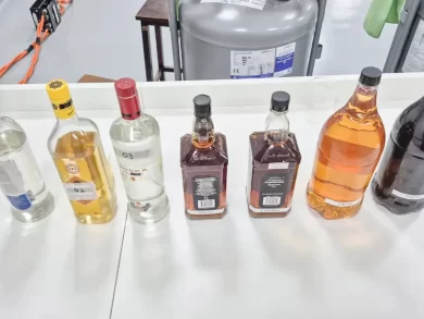 Polícia identifica fábrica clandestina de bebidas ligada a casos de metanol