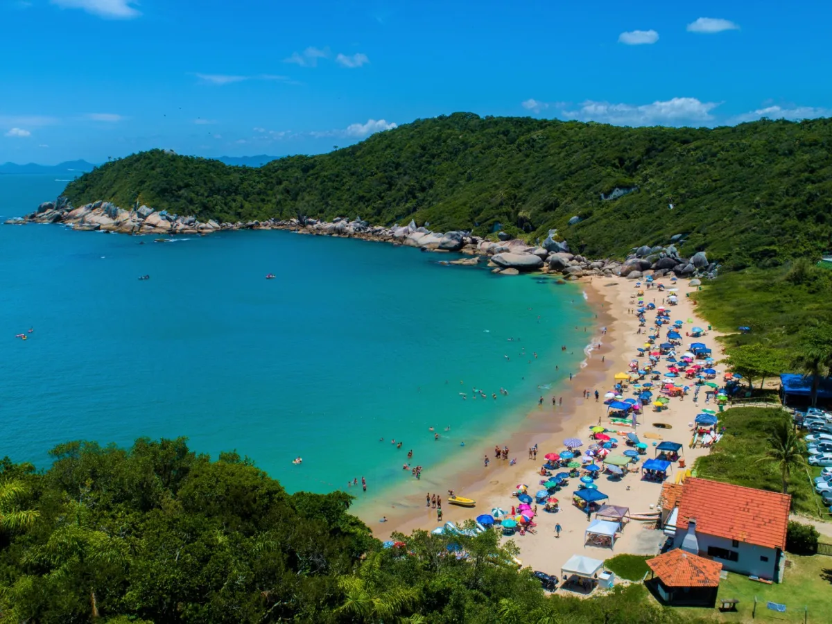 Santa Catarina lidera com 31 destinos premiados com Bandeira Azul em 2025/2026