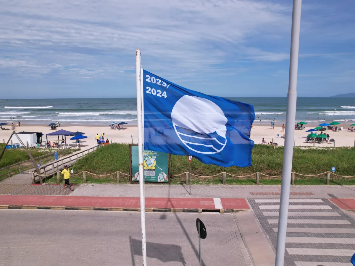 Santa Catarina lidera com 31 destinos premiados com Bandeira Azul em 2025/2026