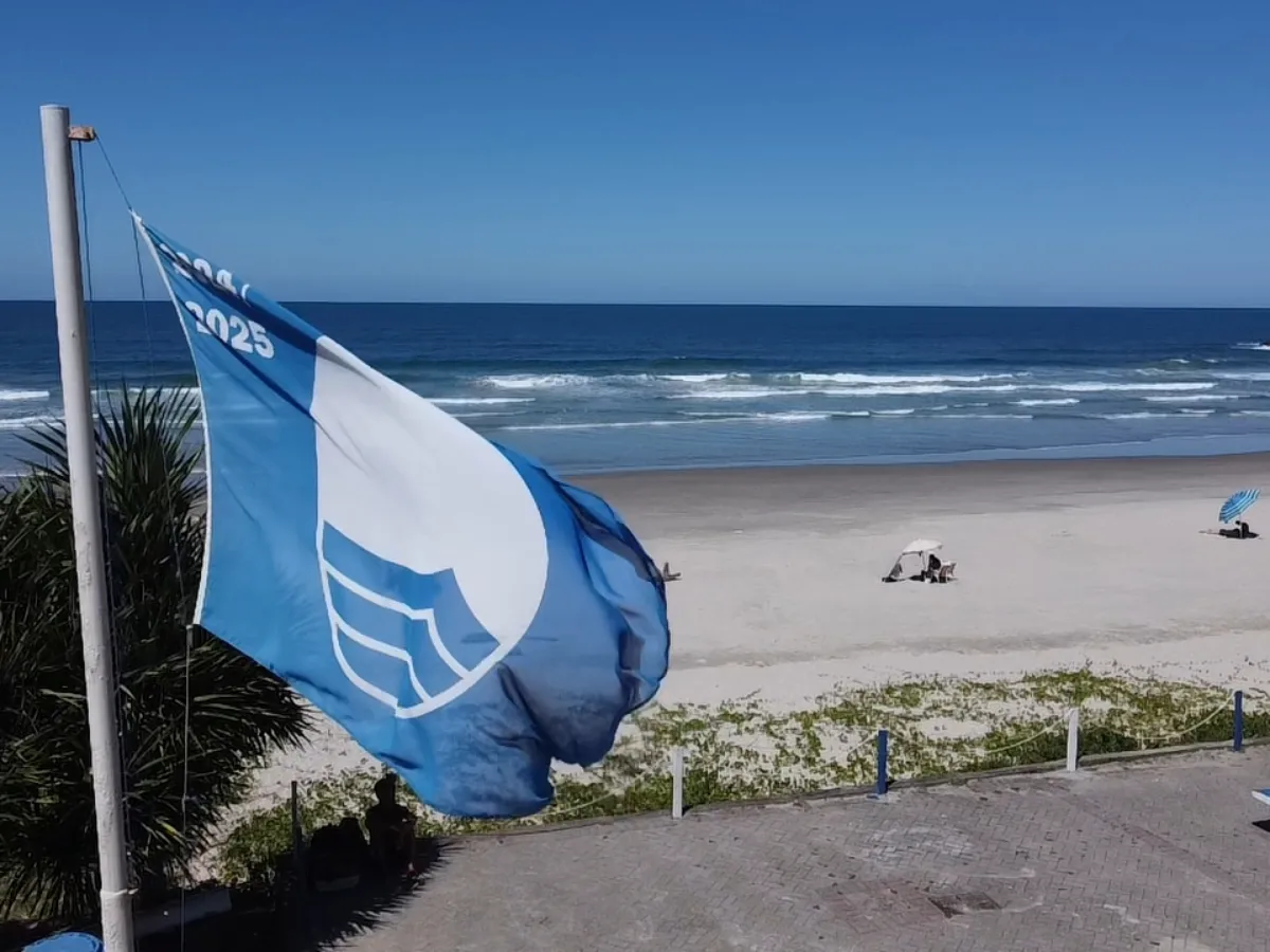 Santa Catarina lidera com 31 destinos premiados com Bandeira Azul em 2025/2026