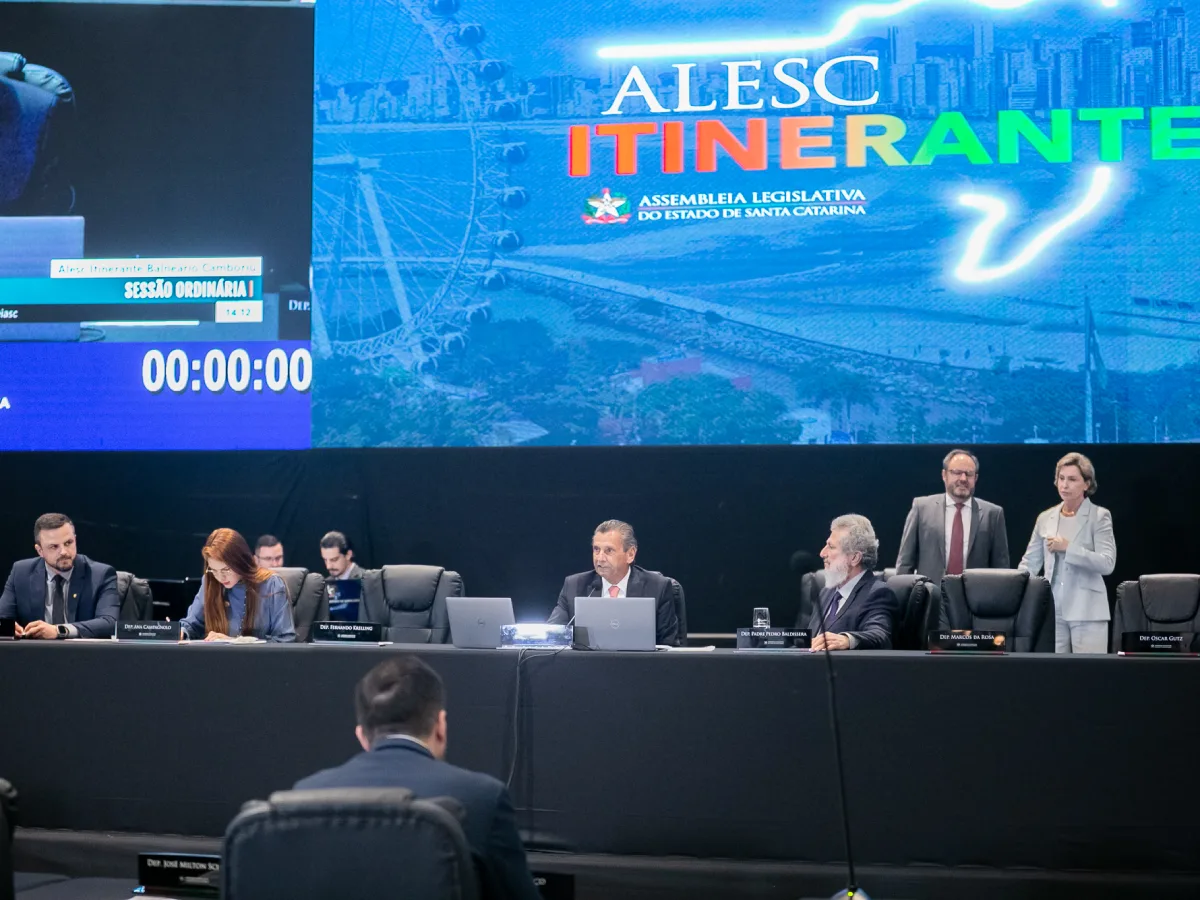 Alesc Itinerante tem 27 projetos aprovados durante sessão em Balneário Camboriú