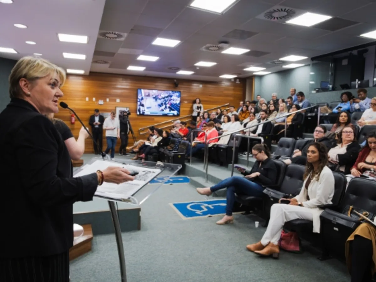 Assembleia discute destinação de 1% do orçamento do Estado para assistência social