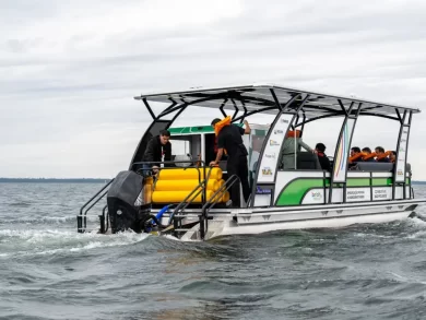 Itaipu apresenta barco movido a 100% hidrogênio verde para transporte sustentável