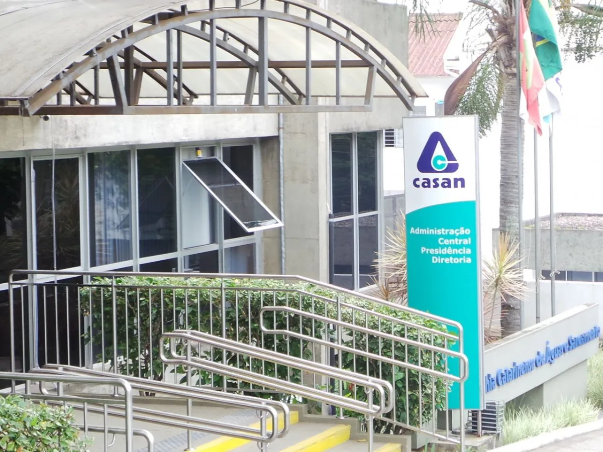 CASAN anuncia redução de 4,21% na tarifa de água e esgoto para consumidores