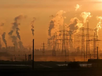 Estudo da Oxfam mostra que elite global libera 400 vezes mais CO₂ que mais pobres