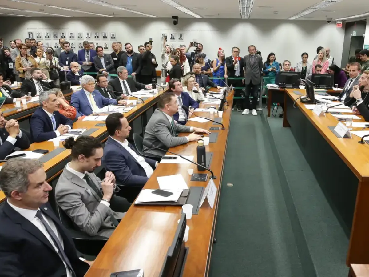 Conselho de Ética arquiva representação contra Eduardo Bolsonaro por decoro