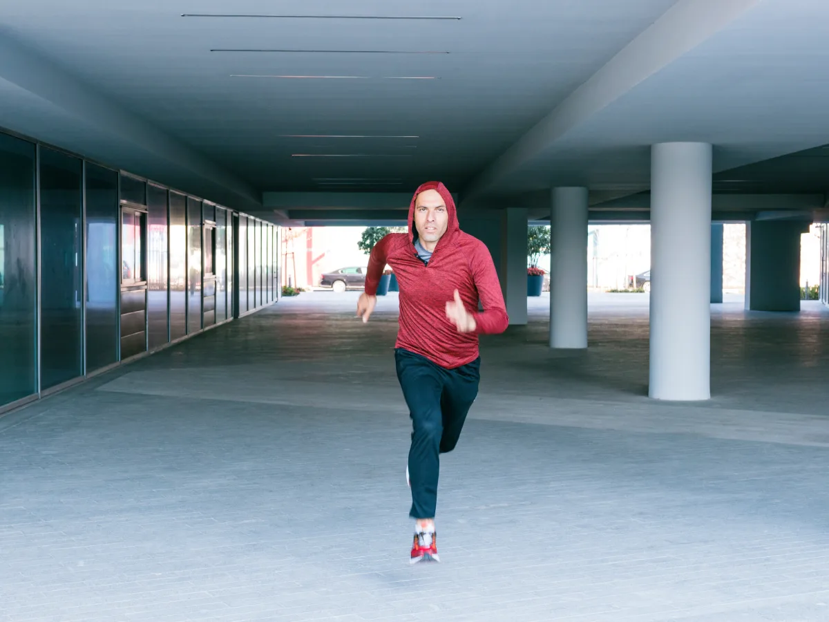 Corrida indoor no Continente Shopping oferece prova noturna e atividades exclusivas