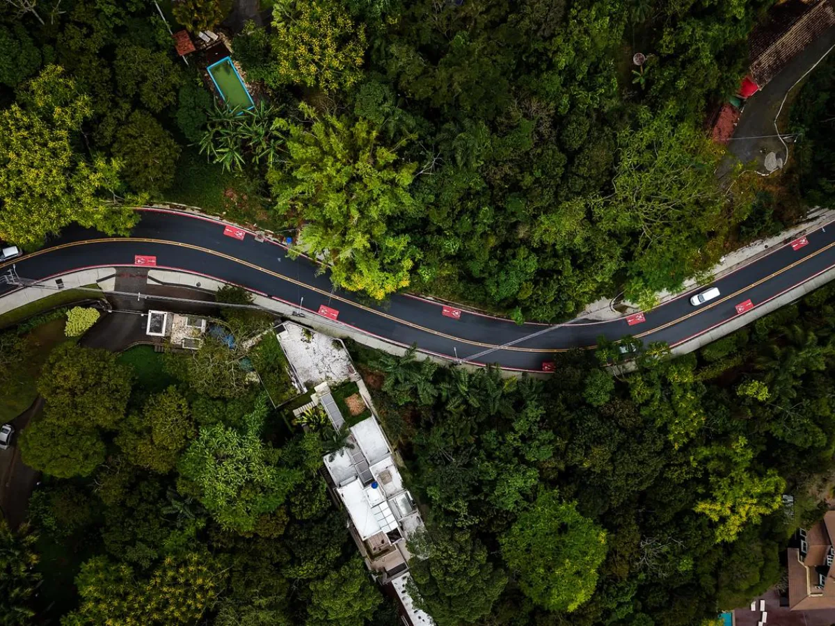 Estrada geral do Canto da Lagoa recebe melhorias para motoristas e pedestres