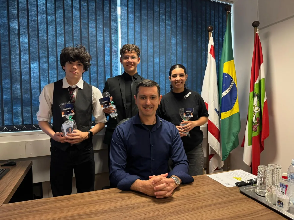 Projeto Gabinete Teen aproxima adolescentes do funcionamento da política local