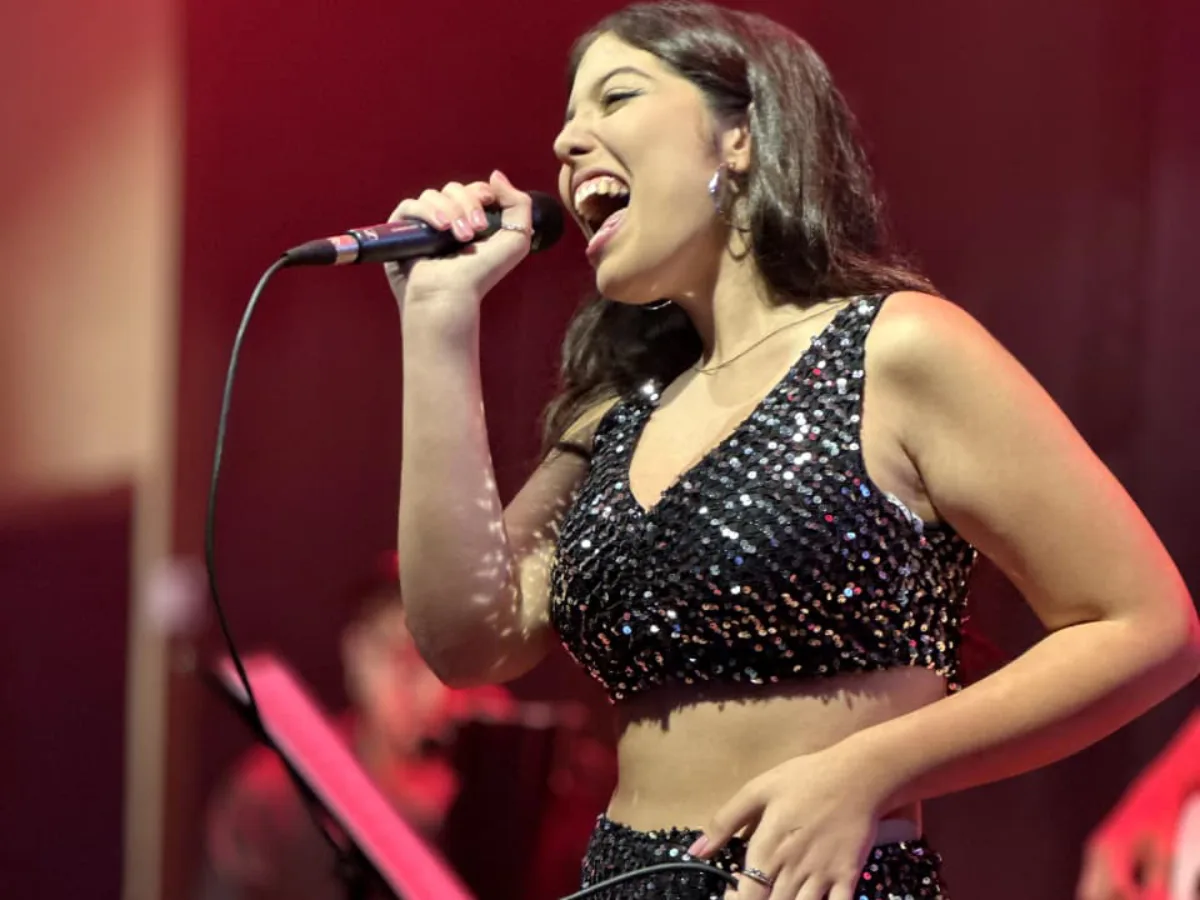 Júlia Cleff leva MPB ao Shopping Itaguaçu nos dias 18 e 19 de outubro