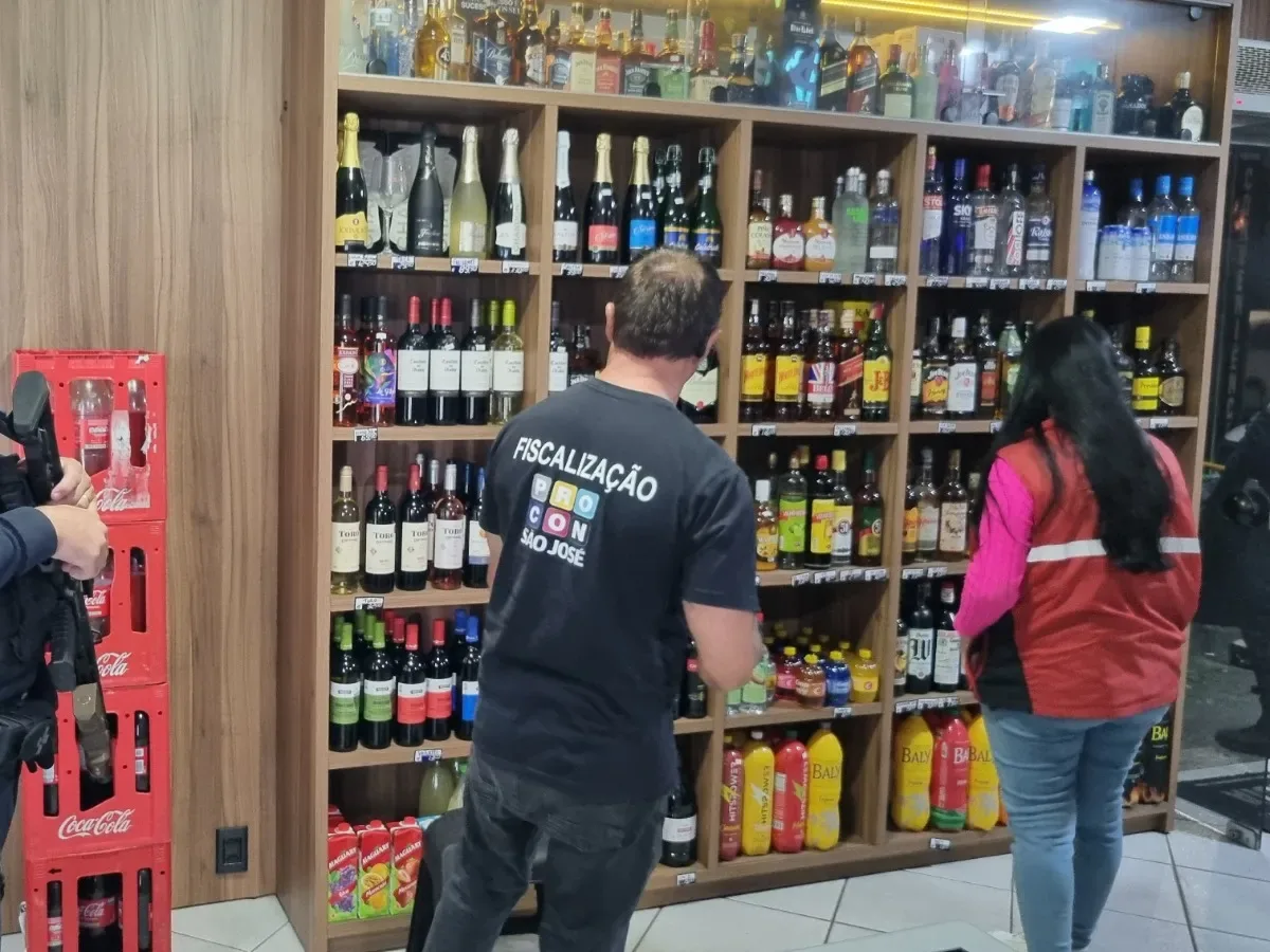 Operação Primeiro Gole apreende bebidas irregulares em São José