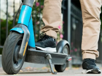 Ação em Florianópolis ensina regras para o uso de patinetes em Florianópolis