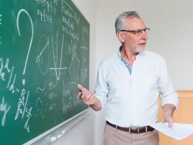IFSC oferece 57 vagas para professores substitutos com salários de até R$ 8 mil