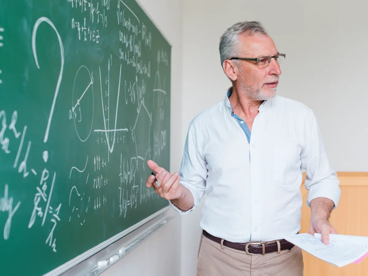 IFSC oferece 57 vagas para professores substitutos com salários de até R$ 8 mil