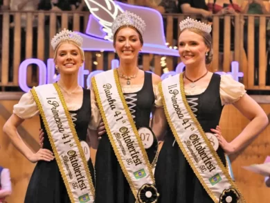 Rainha da Oktoberfest Blumenau 2026 e suas princesas são eleitas em evento emocionante