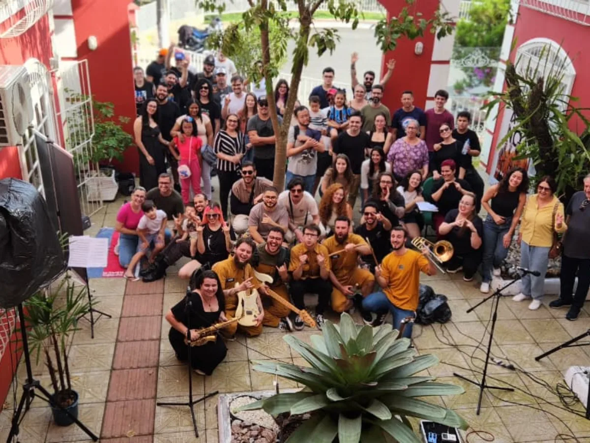 Gravação de clipe da banda Akanoá transforma o Jardim Botânico de São José em palco cultural
