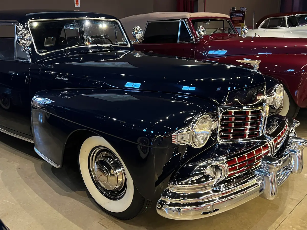 Carros de luxo ganham novos destaques na exposição do Museu de Pomerode