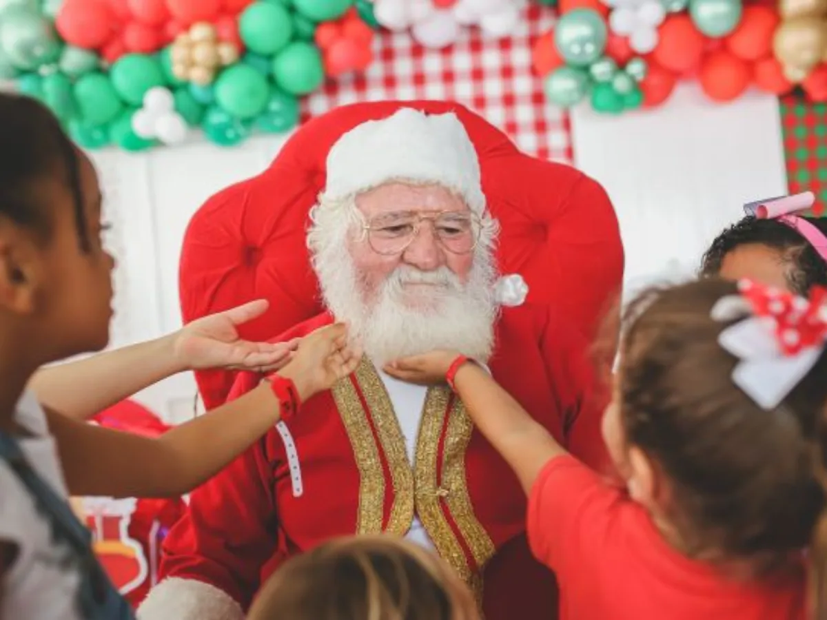 Natal Super Feliz transforma e traz alegria a crianças de instituições de Balneário Camboriú, Itajaí e Porto Belo