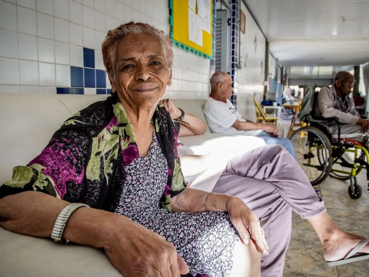 Tema da redação do Enem 2025 destaca as perspectivas do envelhecimento