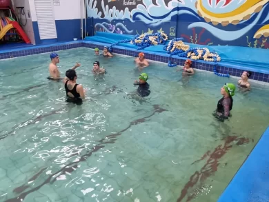 São José abre vagas gratuitas para aulas de natação para crianças de 8 a 12 anos