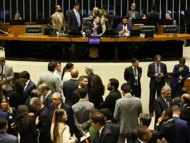 Câmara aprova projeto que restringe o aborto legal para vítimas de estupro