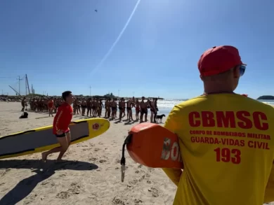 Praias de Itajaí terão desfibriladores em todos os postos de salvamento