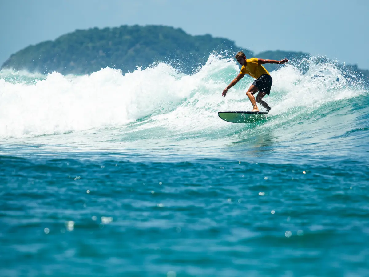 Edital de Escolas de Surf para o Verão 25/26, em Florianópolis, abre inscrições para novos responsáveis