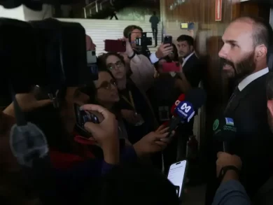 Eduardo Bolsonaro se torna réu após decisão unânime da Primeira Turma do STF