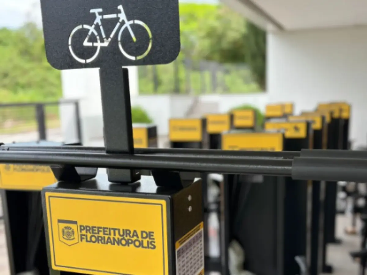 Florianópolis instala novas estações de pequenos reparos para bicicletas