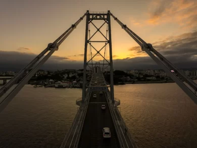 Ponte Hercílio Luz terá interdições noturnas para manutenção preventiva