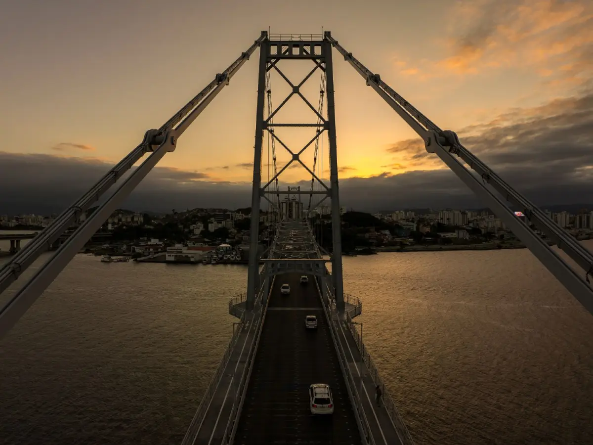 Ponte Hercílio Luz terá interdições noturnas para manutenção preventiva