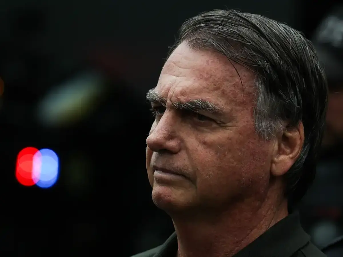 Salário de Bolsonaro é suspenso após determinação legal do partido