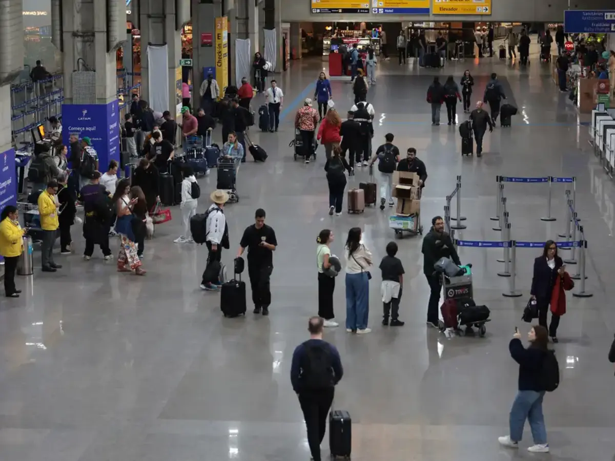 Turismo internacional no Brasil bate recorde histórico de visitantes em 2025