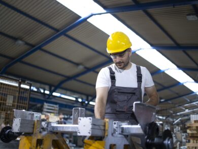 Manpower abre 42 vagas para operador(a) de produção em SP