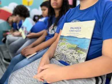 Palhoça lança livro produzido por alunos da rede municipal no projeto A Cidade da Gente